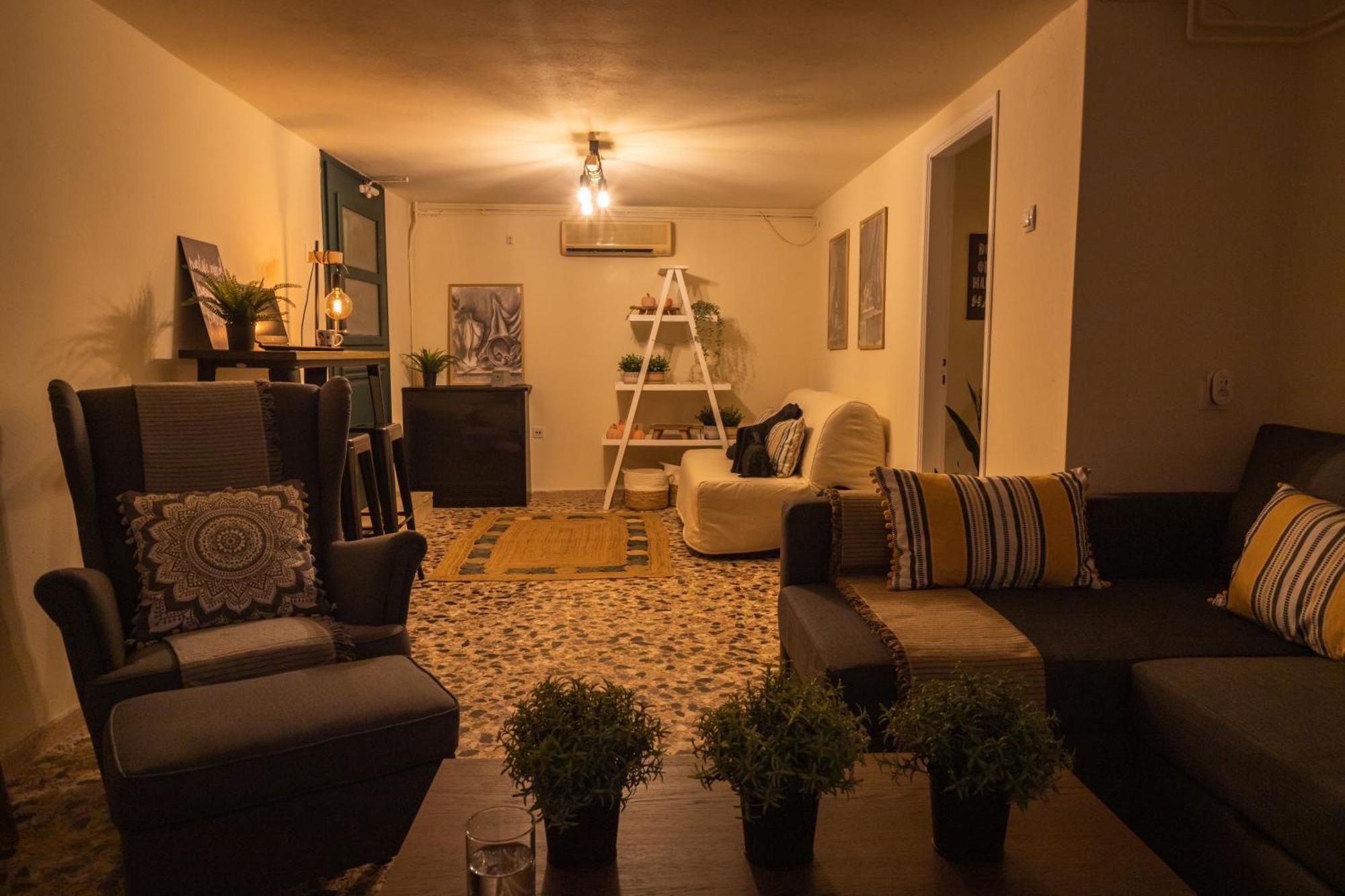 Airport Cottage House Артемида Екстериор снимка