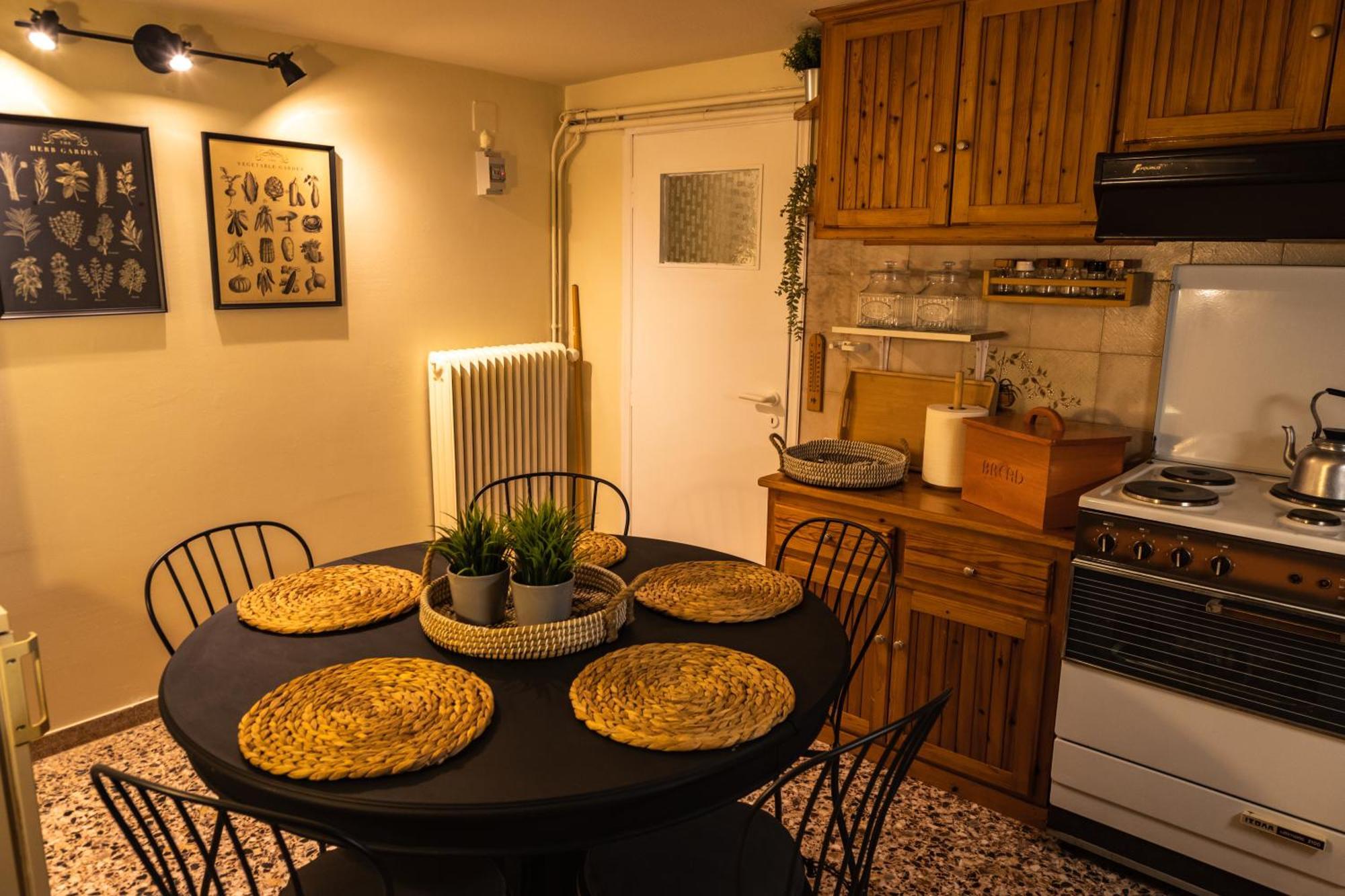 Airport Cottage House Артемида Екстериор снимка