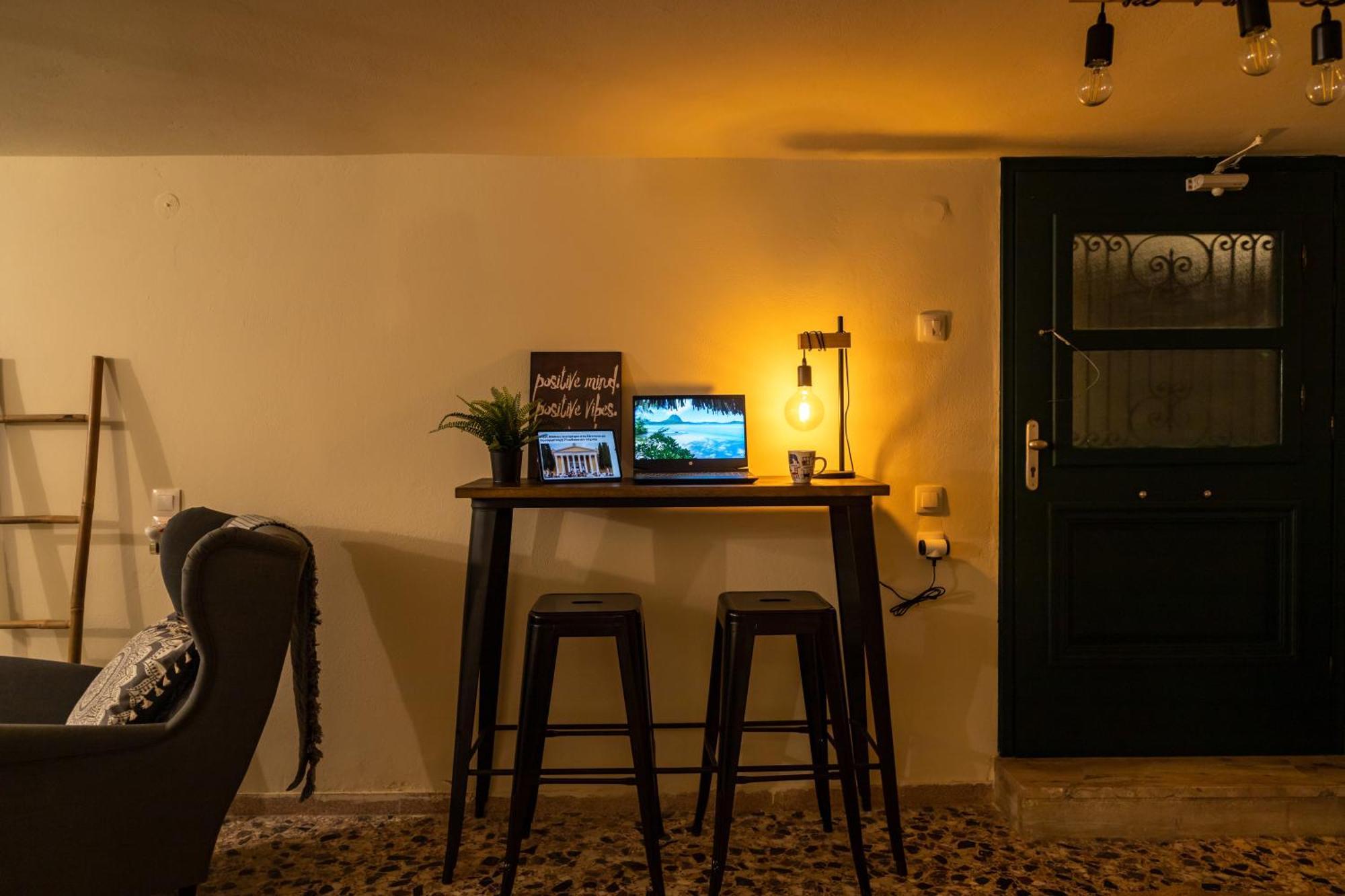 Airport Cottage House Артемида Екстериор снимка