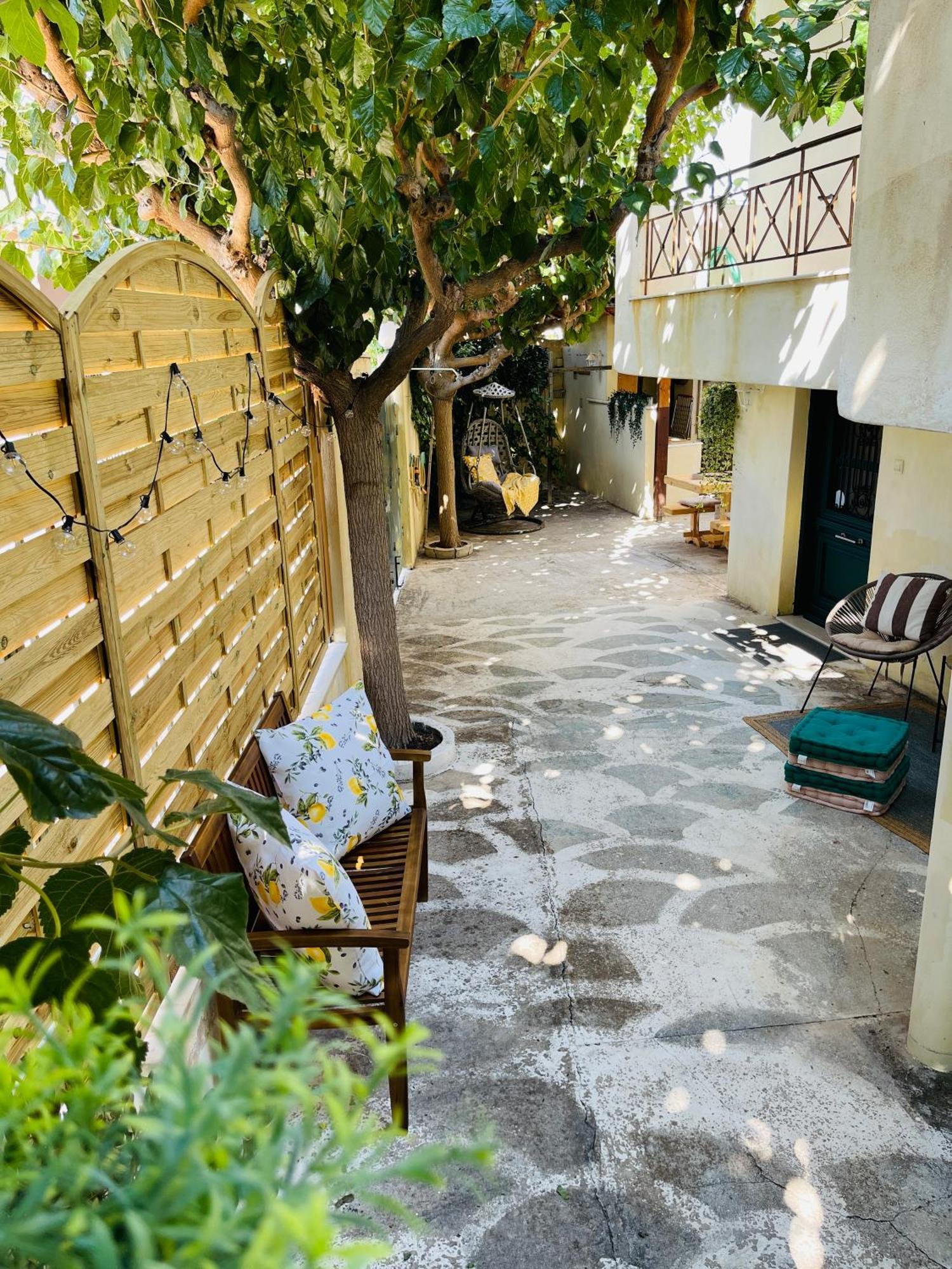 Airport Cottage House Артемида Екстериор снимка