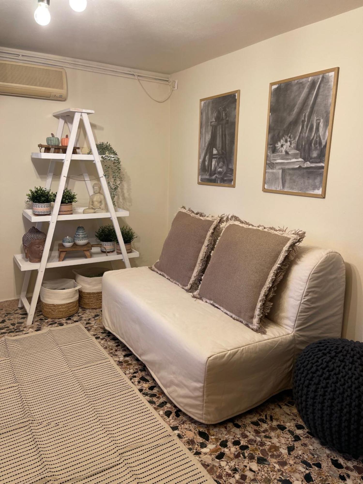 Airport Cottage House Артемида Екстериор снимка
