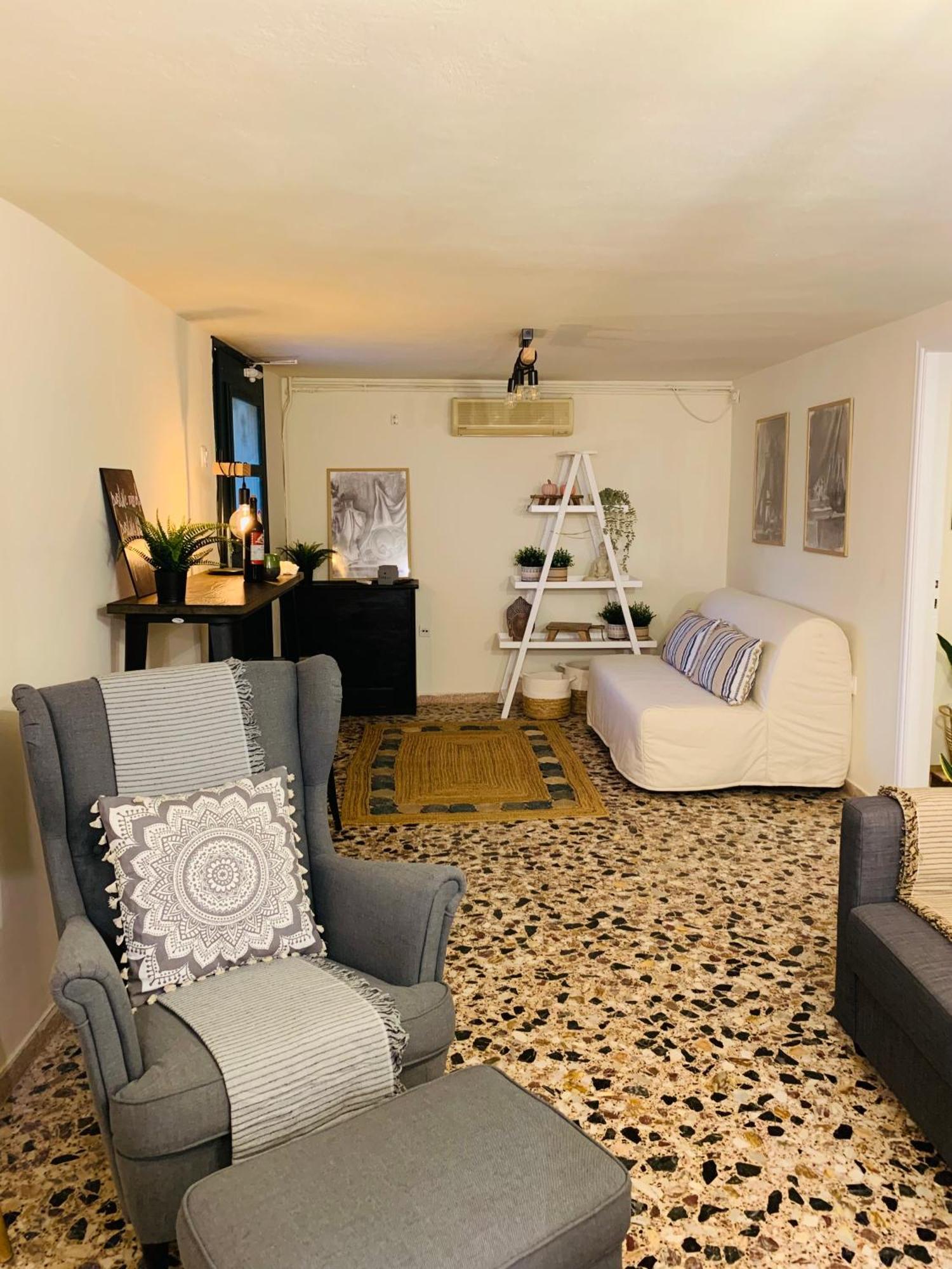 Airport Cottage House Артемида Екстериор снимка